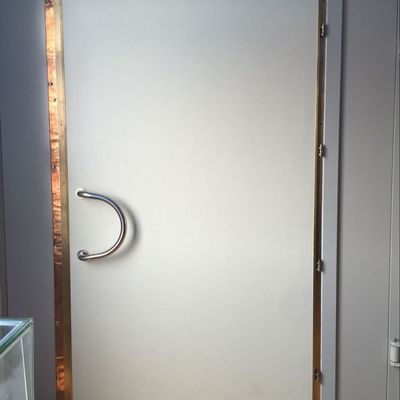 Customizable Dimensions Copper and Brass MRI RF Shielded Door with 14KHz-40GHz Shielding Frequency